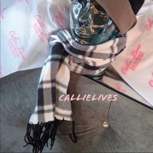 💐2 for $25 Black & White Plaid Fringed Scarf